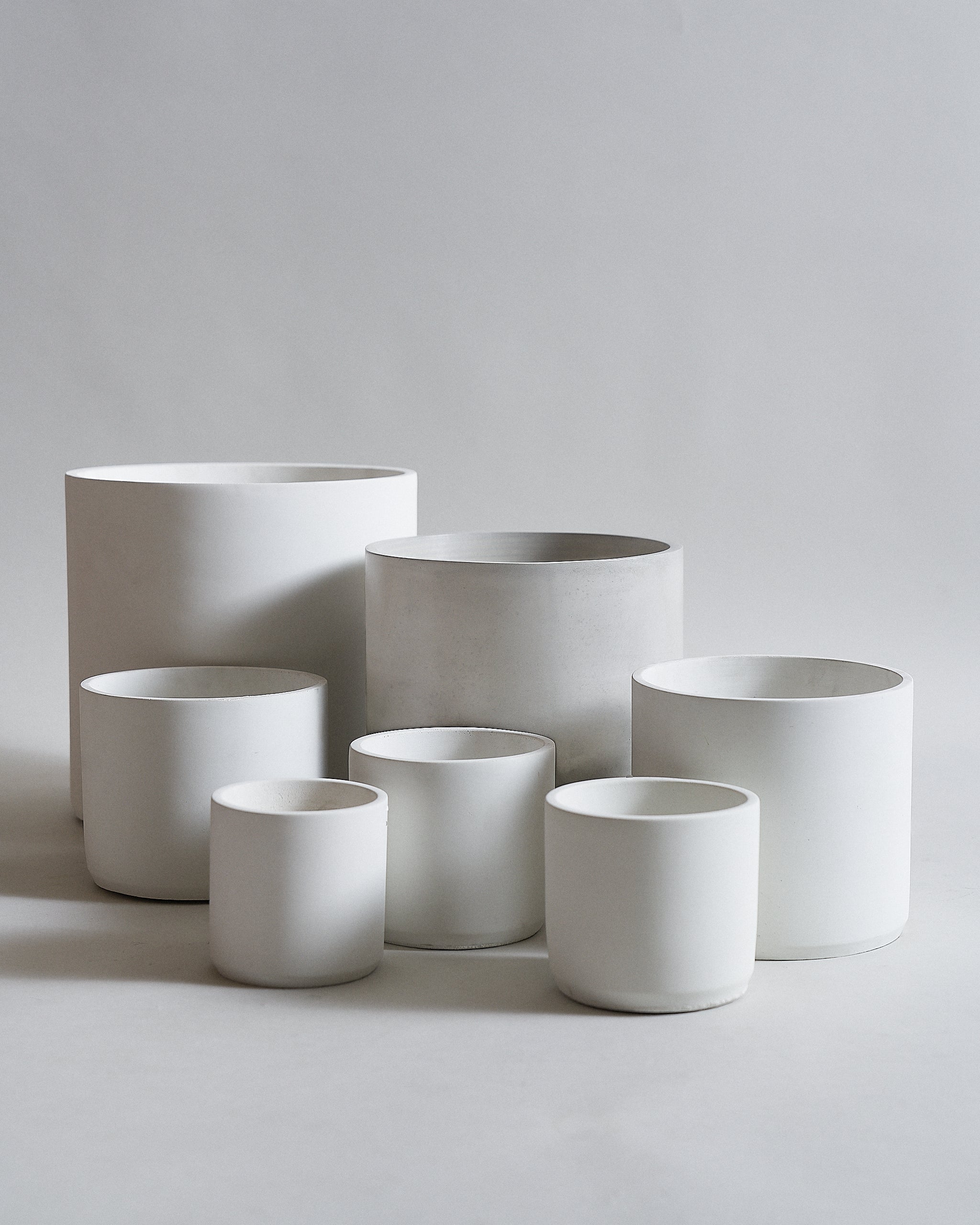 ChalkWhiteCircleCementPlanterPot_Group_12