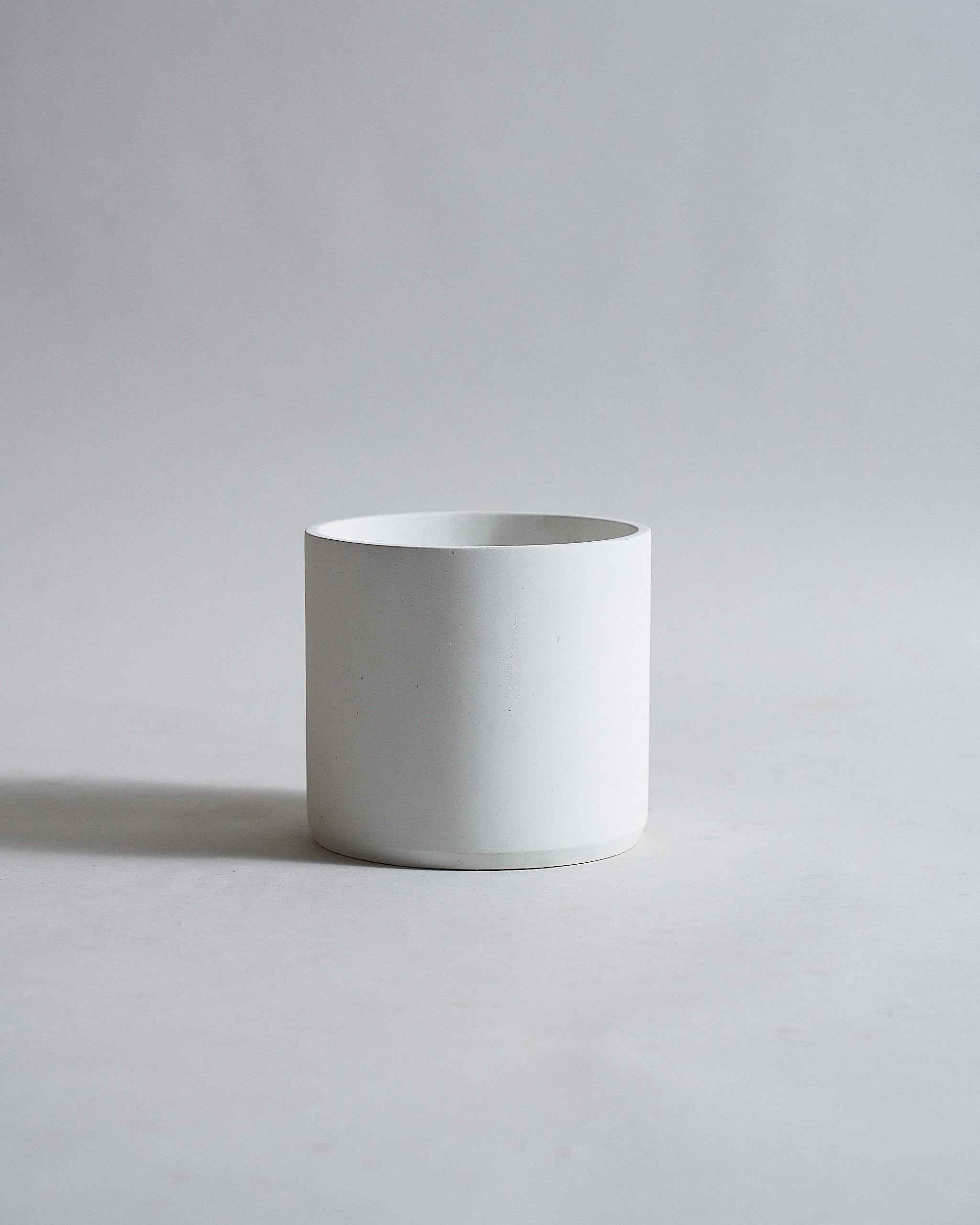 ChalkWhiteCircleCementPlanterPot_Group_20