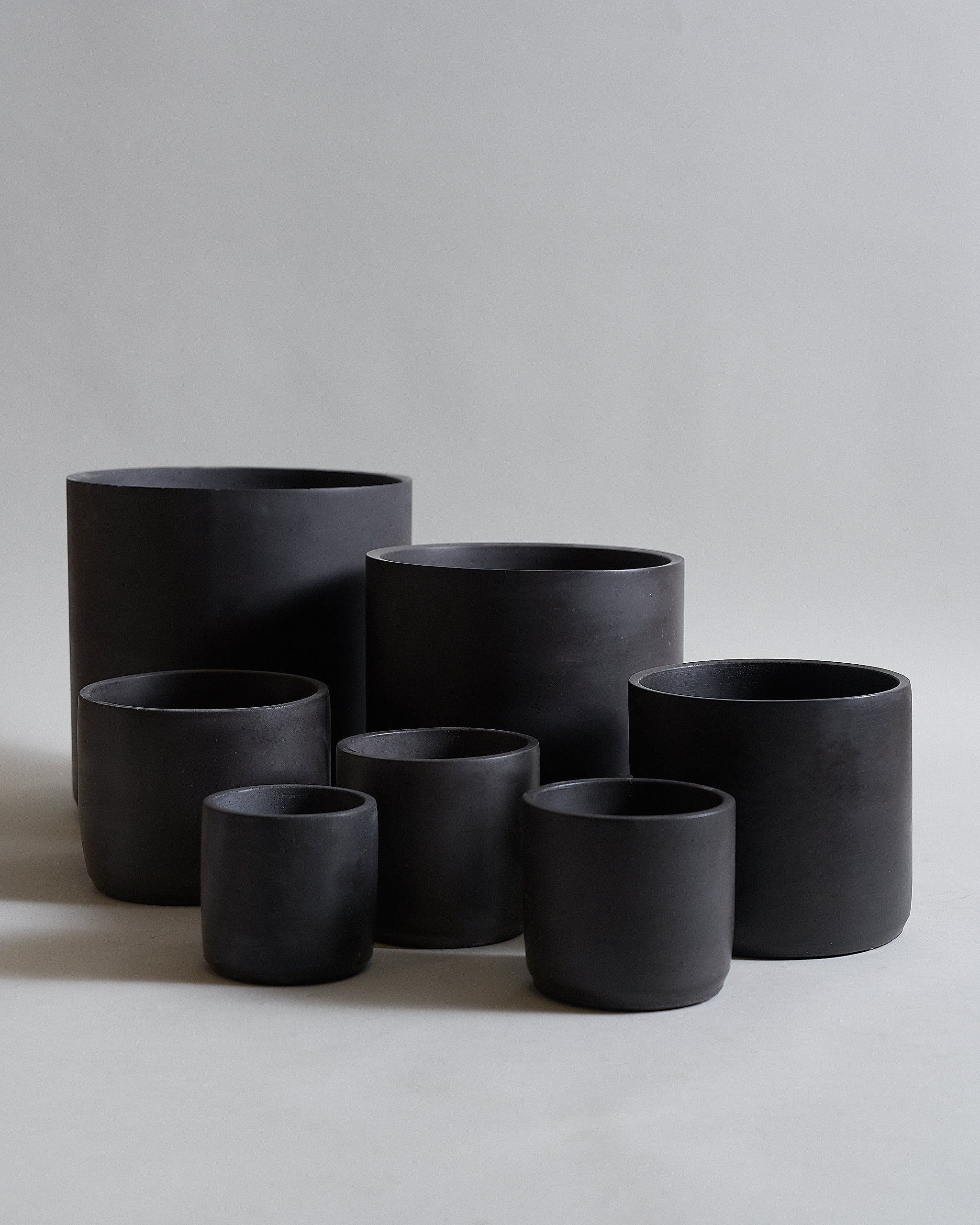 CharcoalBlackCircleCementPlanterPot_Group_10