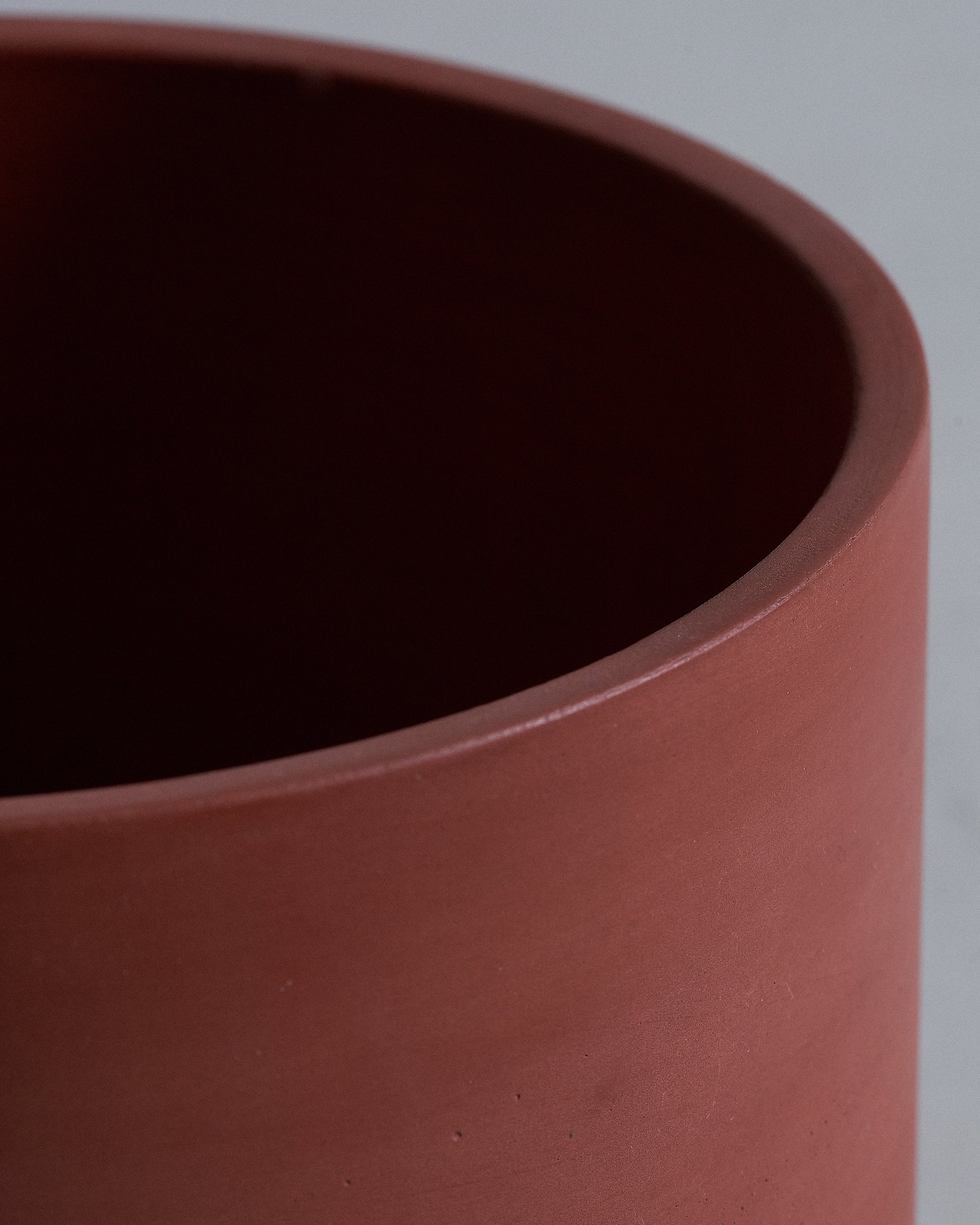 CorvanRedCircleCementPlanterPot_Closeup02_01