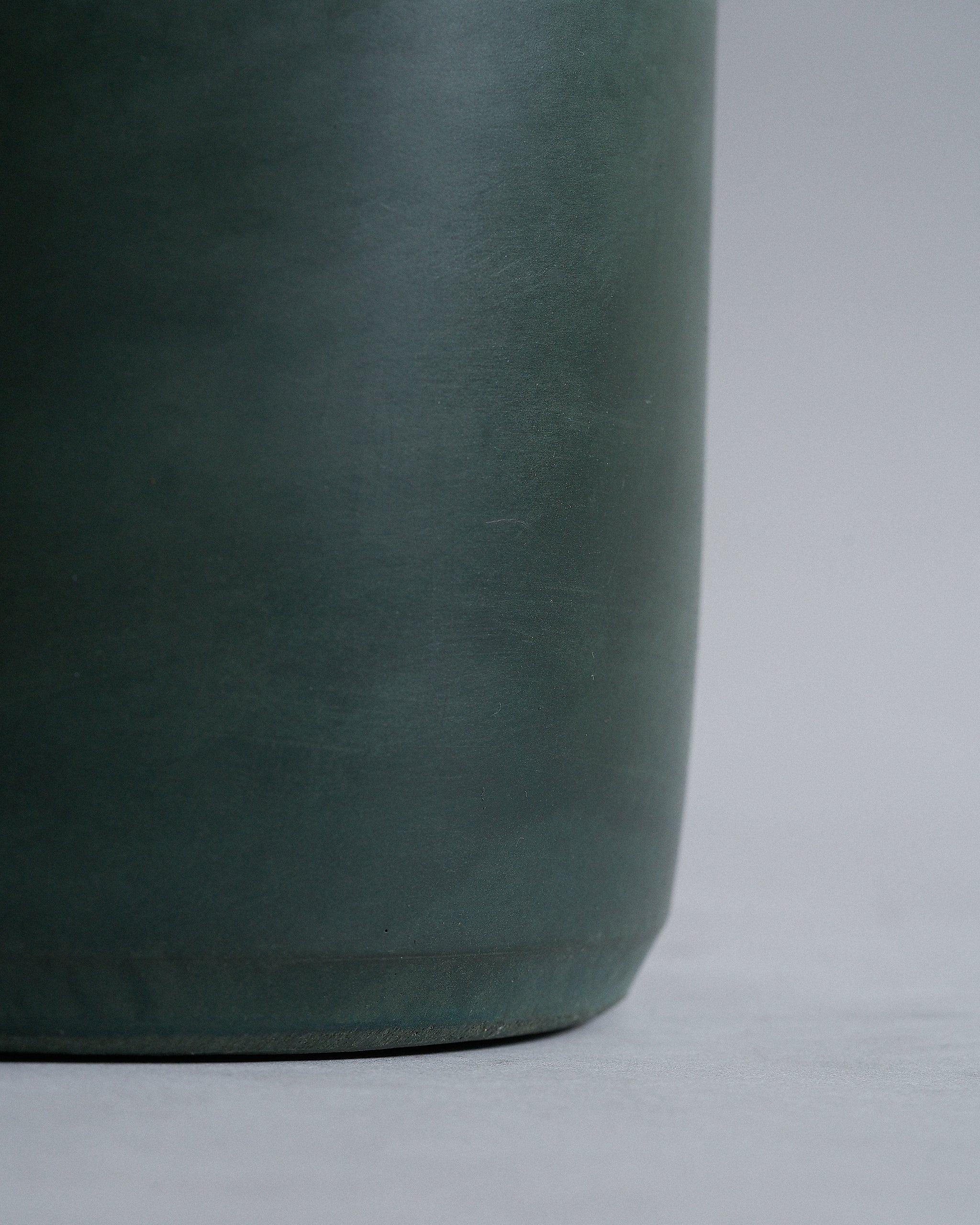 OliveGreenCircleCementPlanterPot_Closeup01_25