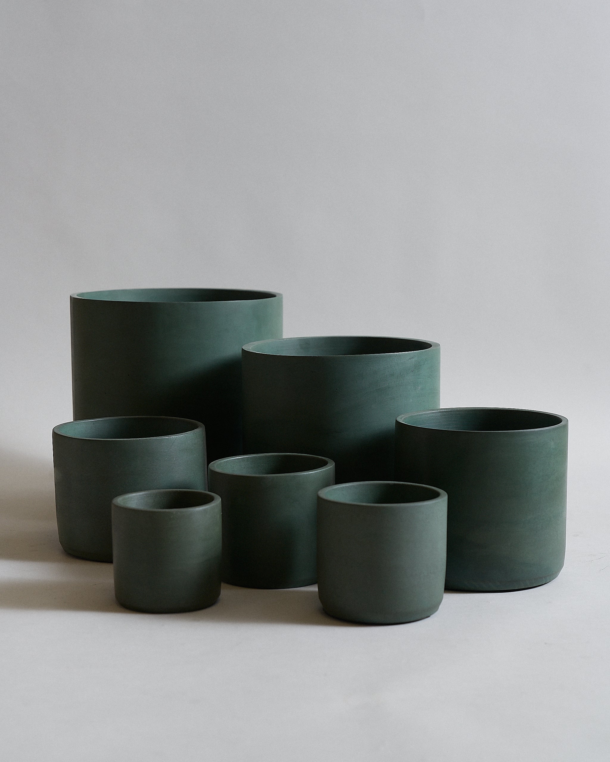 OliveGreenCircleCementPlanterPot_Group_07