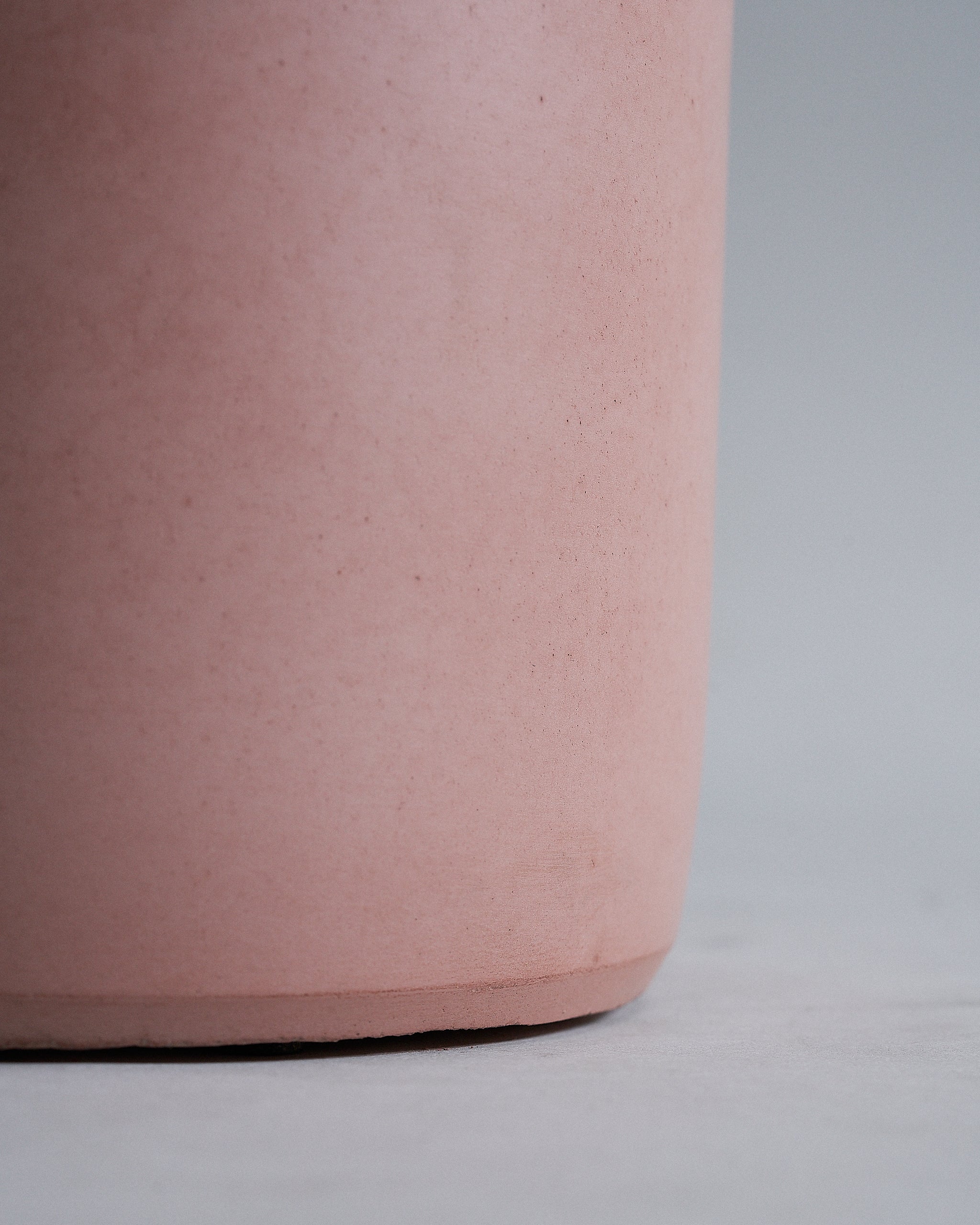 RosePinkCircleCementPlanterPot_Closeup01_23